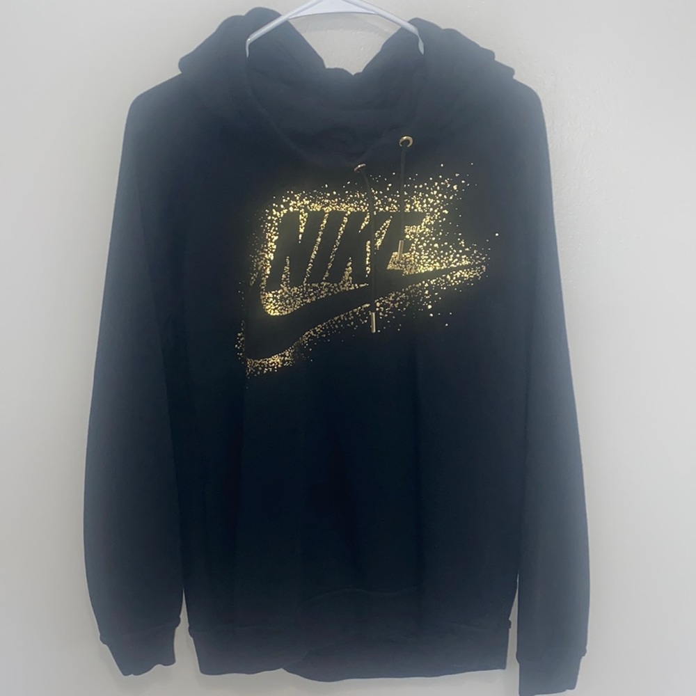 Woman’s Nike sweatshirt size M, worn once